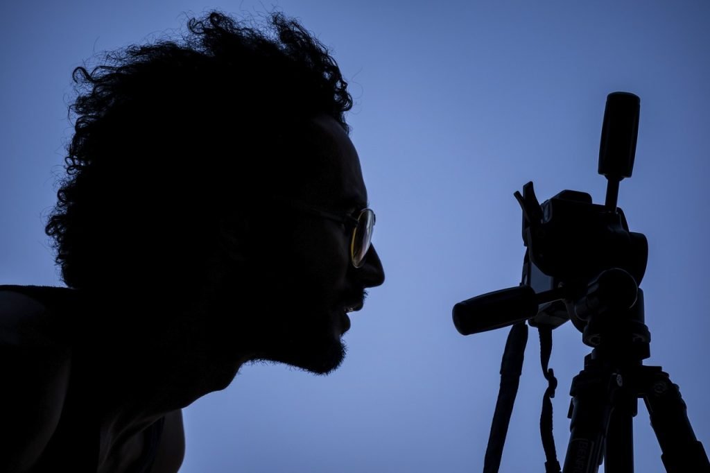 How Can I Capture Striking Silhouette Photographs?