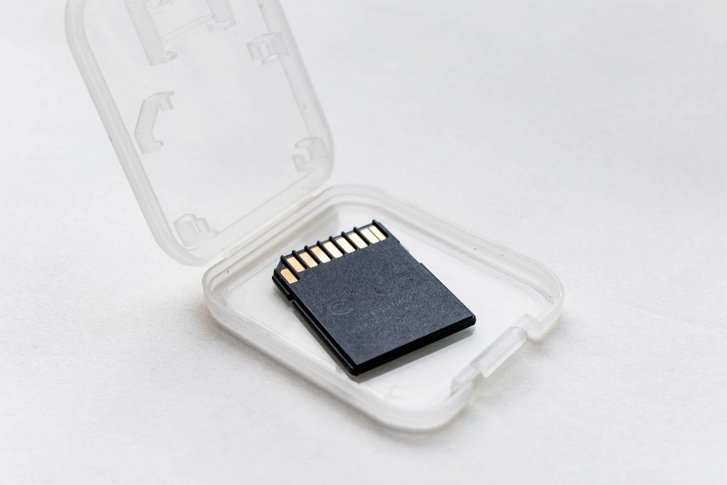 Memory SD-card in a box