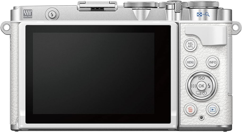 Olympus PEN E-P7 Camera Kit, 20 MP Sensor, 5-axis image stabilisation, tilt HD LCD, 4K, Wi-Fi, color and monochrome profile control, silver incl. M.Zuiko Digital ED 14-42mm EZ black