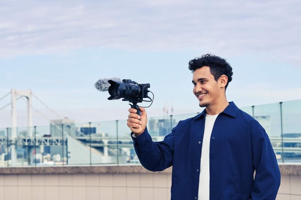 Sony Alpha 6400 | APS-C Mirrorless Camera ( Fast 0.02s Autofocus, 24.2 Megapixels, 4K Movie Recording, Flip Screen for Vlogging )