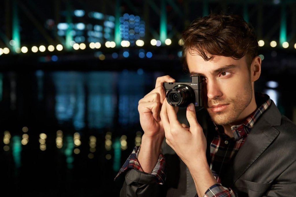 Sony RX100 VI | Advanced Premium Compact Camera (1.0-Type Sensor, 24-200 mm F2.8-4.5 Zeiss Lens, 4K Movie Recording and Flip Screen)
