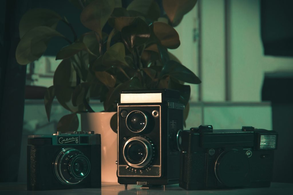 What Is The Difference Between Phone Camera And Digital Camera?