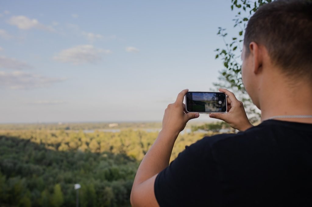 What Is The Difference Between Mobile And Digital Photography?